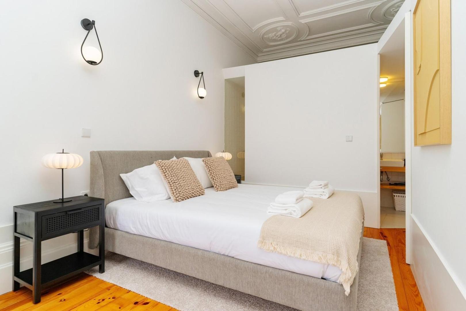 Loft With Private Balcony And A Classic Ceiling Luxuszelt