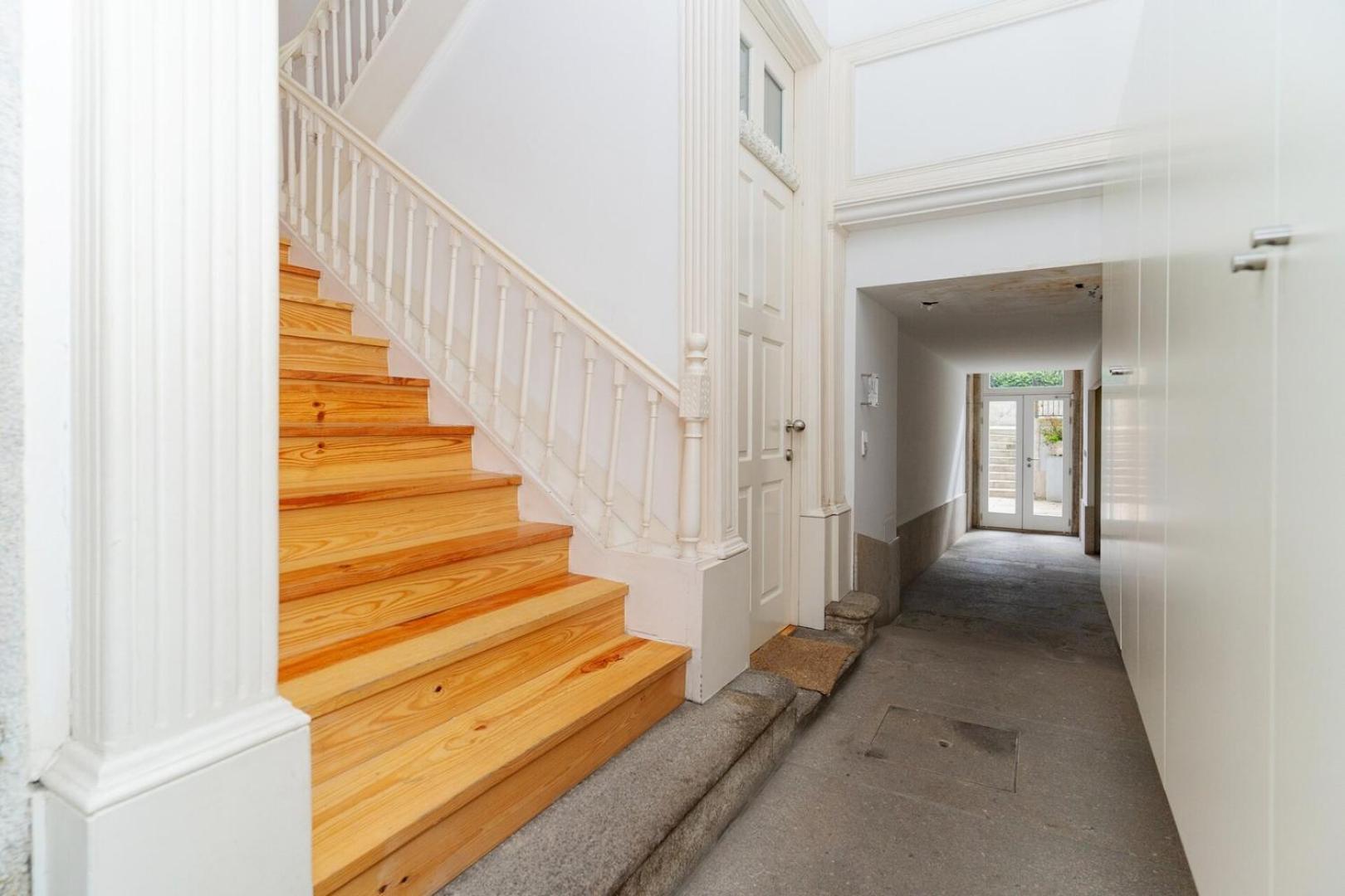 Campo de lujo Loft With Private Balcony And A Classic Ceiling